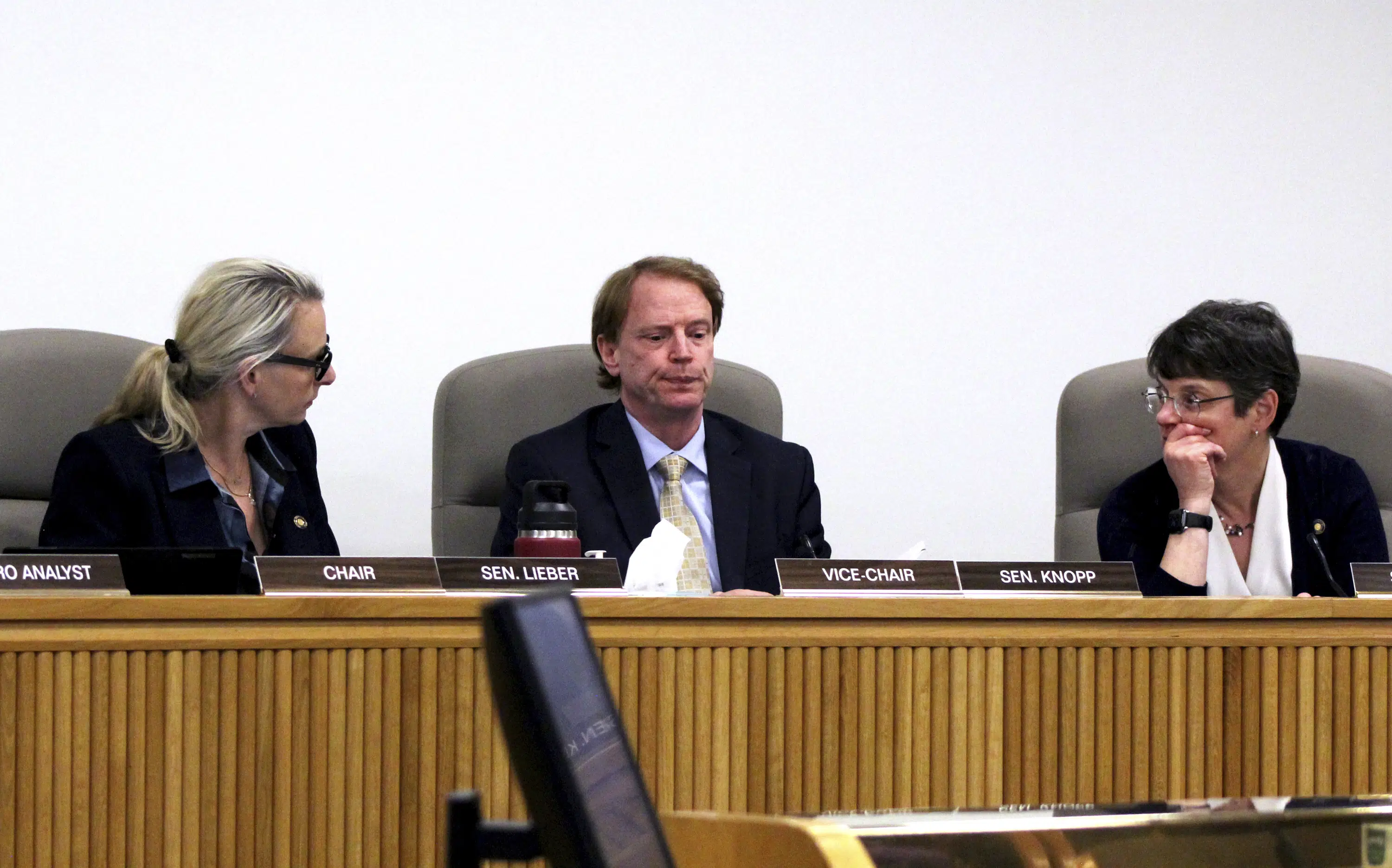 Featured image for Oregon Senate Republicans end six-week walkout, key bills impacted.