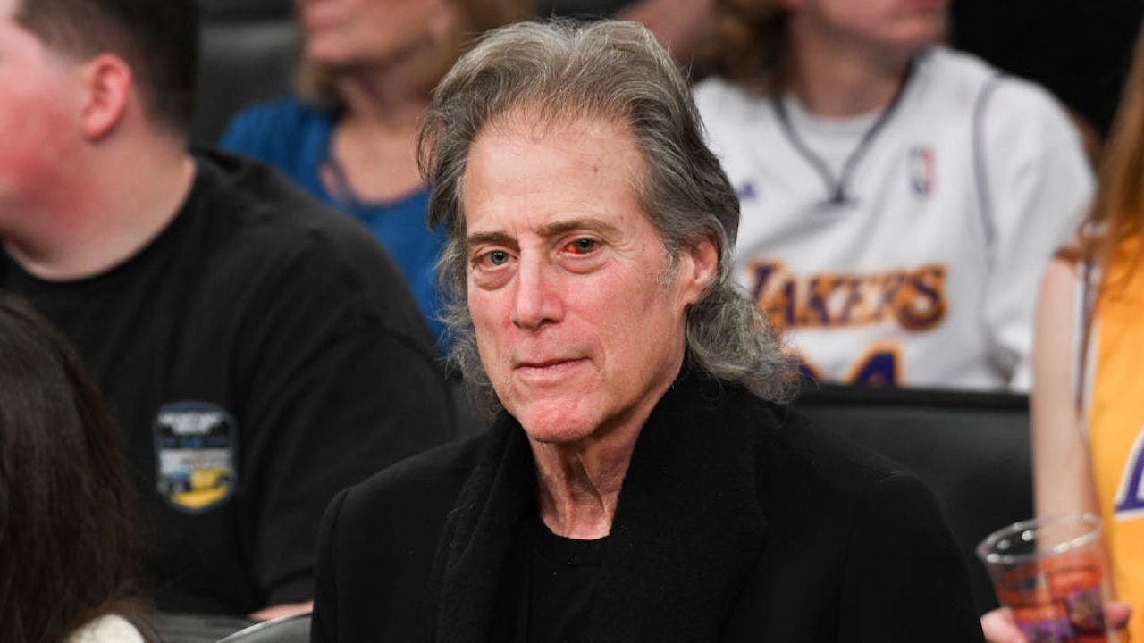 Comedian Richard Lewis Retires from Stand-Up Comedy Due to Parkinson's Diagnosis