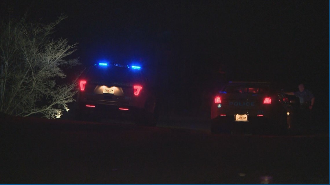 Search for missing 4-year-old in river suspended due to darkness and lack of life jacket.