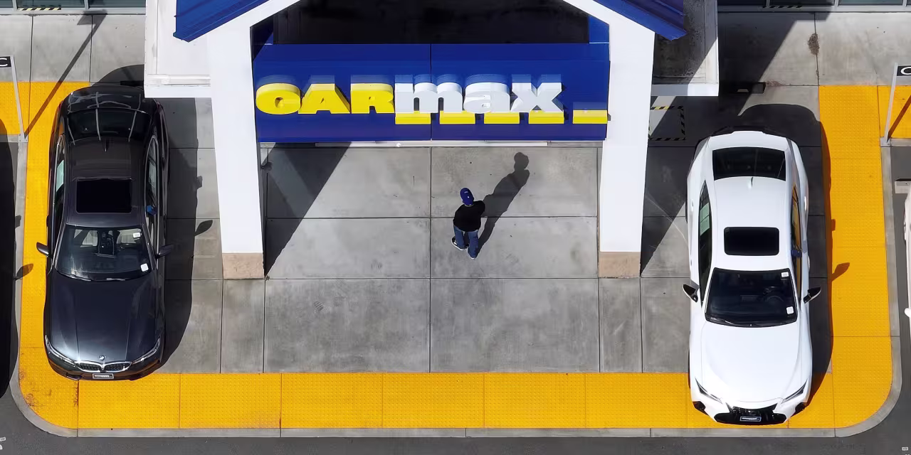 Featured image for CarMax Stock Falls to 52-Week Low Amid Challenging Quarter and Sales Decline