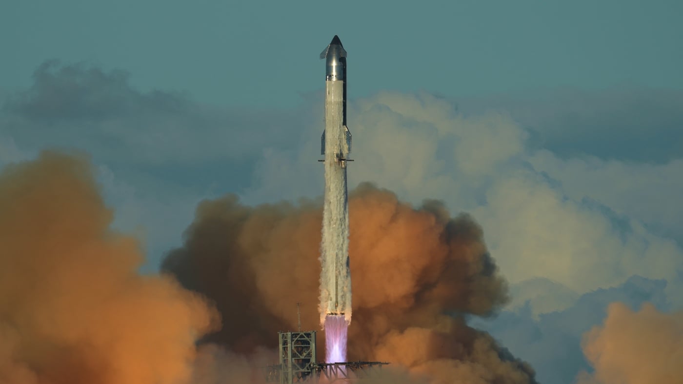 Featured image for SpaceX Successfully Completes 11th Test Flight of Starship Rocket