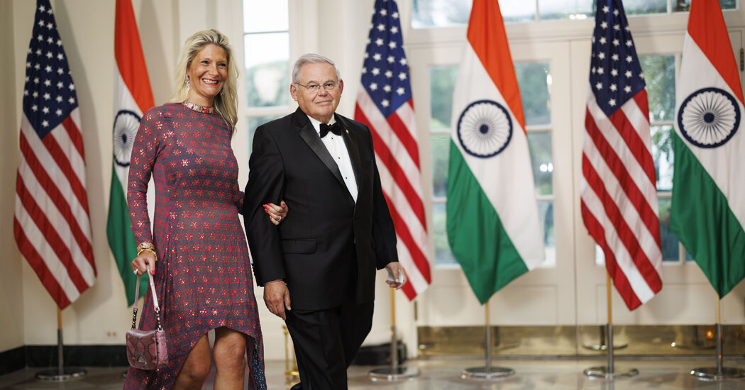 Featured image for Senator's Wife and Old Friends Under Prosecutors' Scrutiny