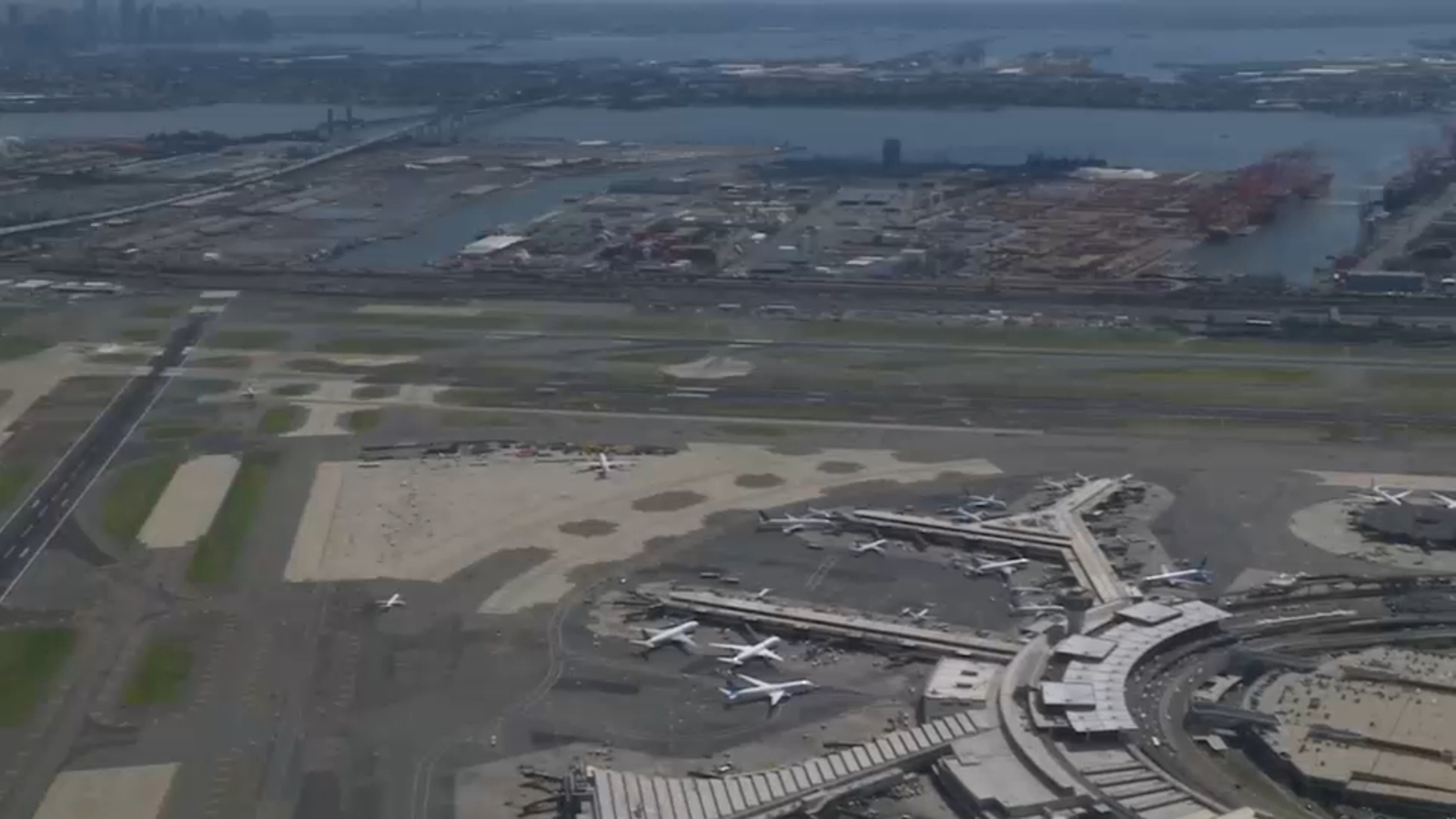 Featured image for Major Newark Airport Disruptions Caused by Communication and Equipment Failures