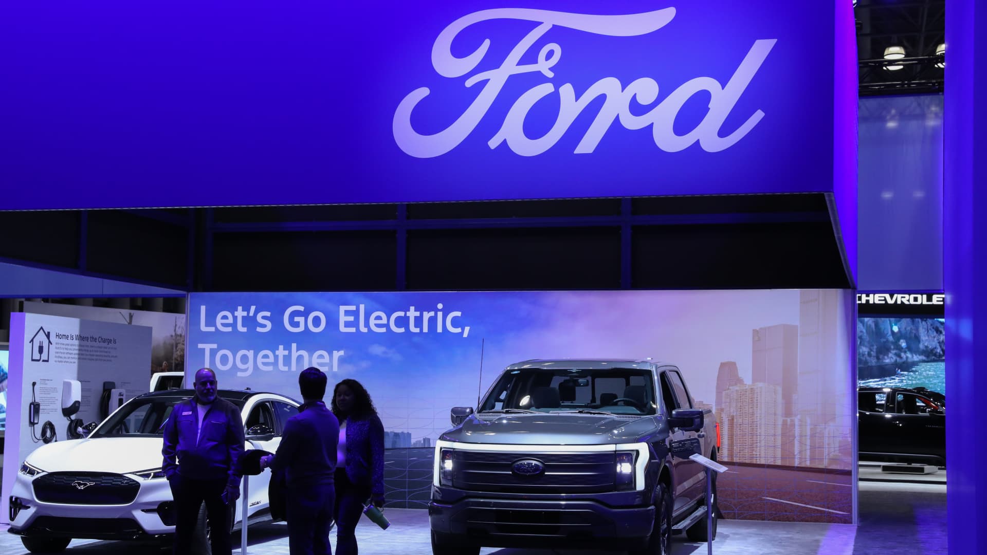 Featured image for Ford's U.S. Sales Surge 8.2% in Q3, Driven by EVs and SUVs