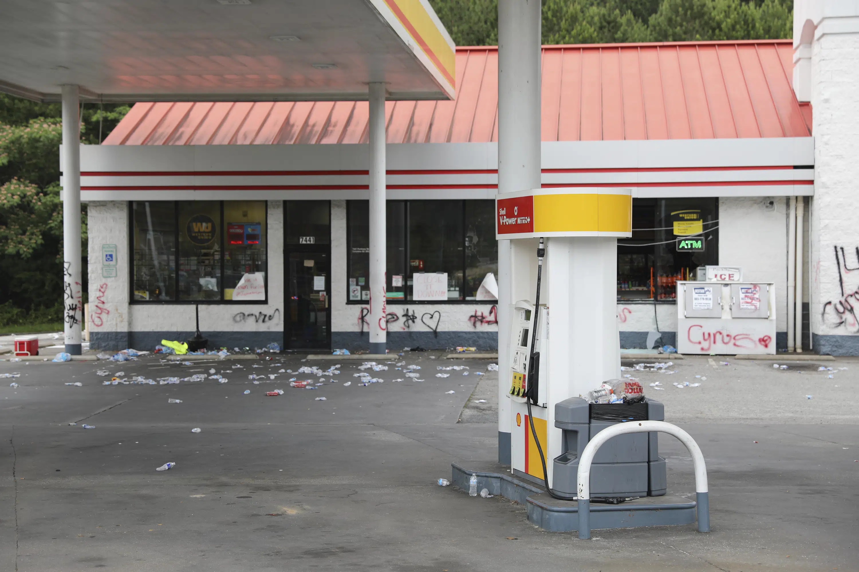 South Carolina store owner charged with murder had history of shooting suspected shoplifters.