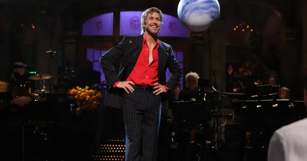 Gosling Brings Easygoing Charm to SNL in Energetic Hosting Turn
