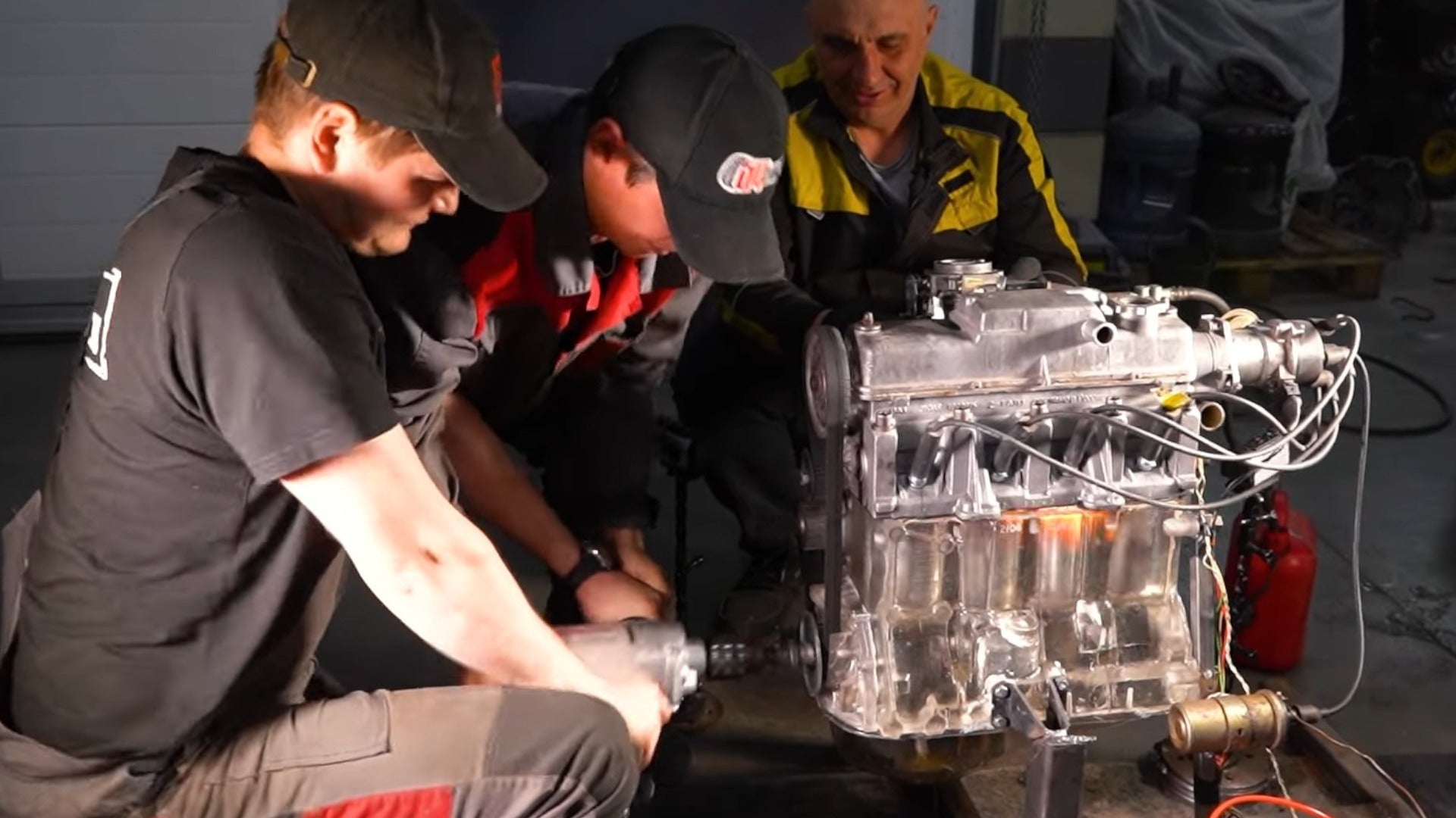 Featured image for Transparent Resin Engine Runs Briefly in Mesmerizing Display