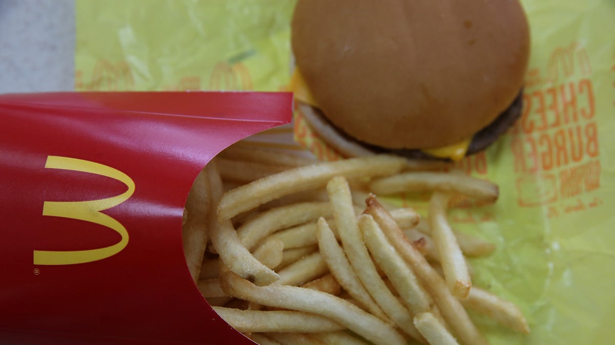 Featured image for "National Cheeseburger Day: Deals and Freebies from McDonald's, Wendy's, Dairy Queen, and Smashburger"