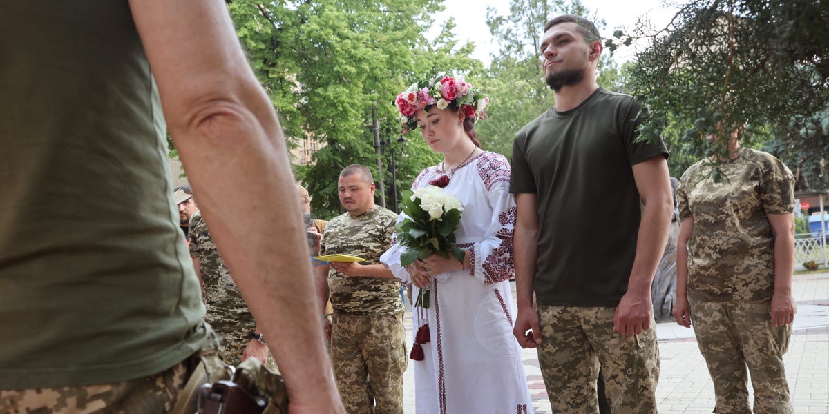 Love and Survival: Newlywed Soldiers on Ukraine's Frontline