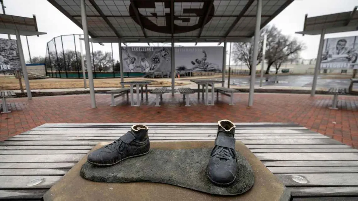 "MLB and Community Rally to Replace Vandalized Jackie Robinson Statue in Kansas"
