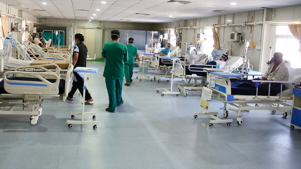 Featured image for Rapidly Spreading COVID Variant JN.1 Raises Concerns