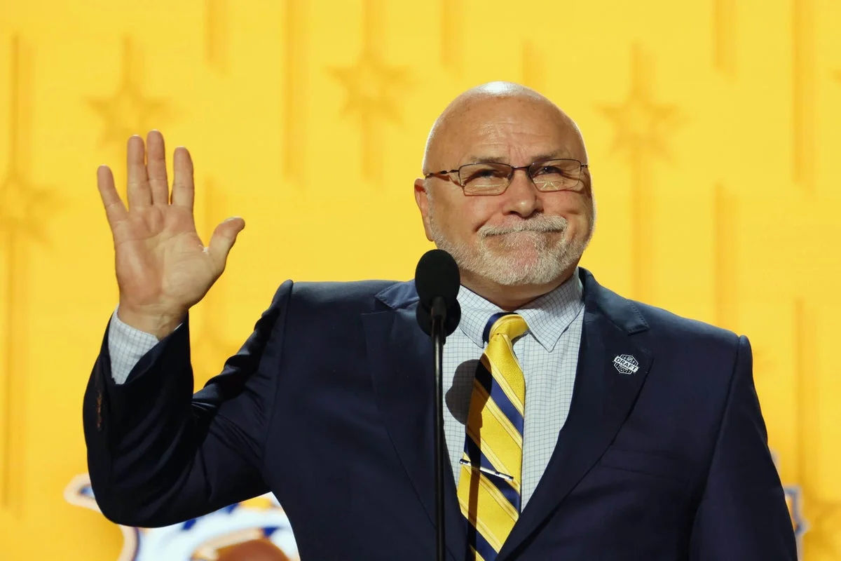 Trotz steps down as Predators GM, stays to guide leadership transition