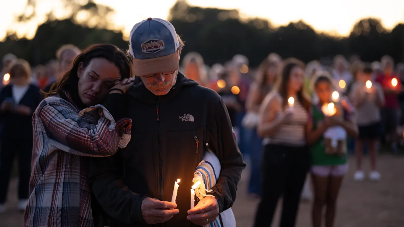 Featured image for Deadly Mass Shooting at South Carolina Bar Leaves 4 Dead and 20 Injured