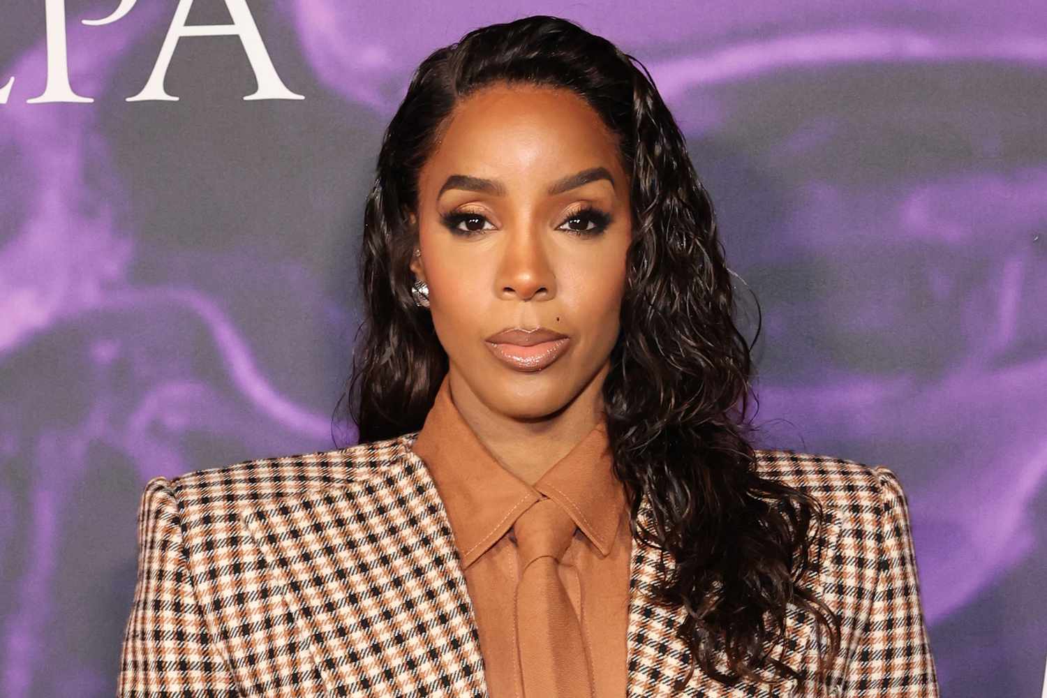 "Kelly Rowland's Dramatic Exit from 'Today' Show Sparks Controversy"