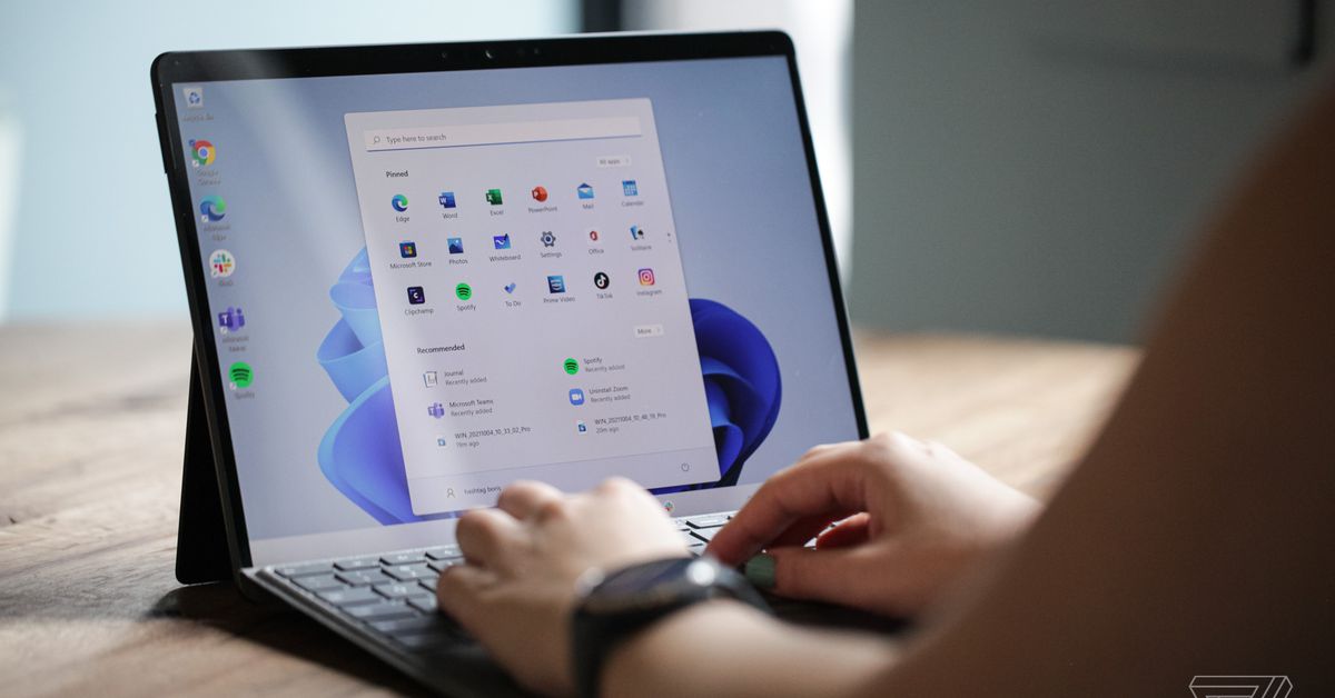 "Windows 11's Photos App Receives Major Updates Including Slideshows and Blemish Removal Tool"