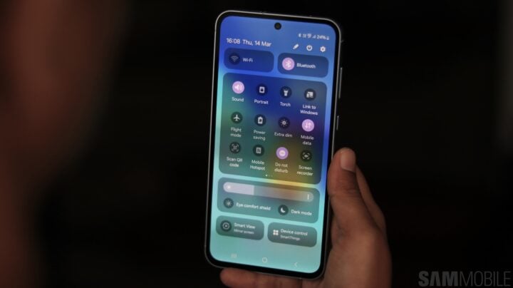 "Samsung's Galaxy S23 Receives One UI 6.1 Update with AI Features"