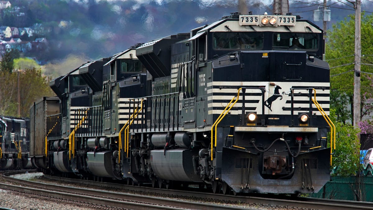 Train derailment near East Palestine causes no hazardous material concerns.