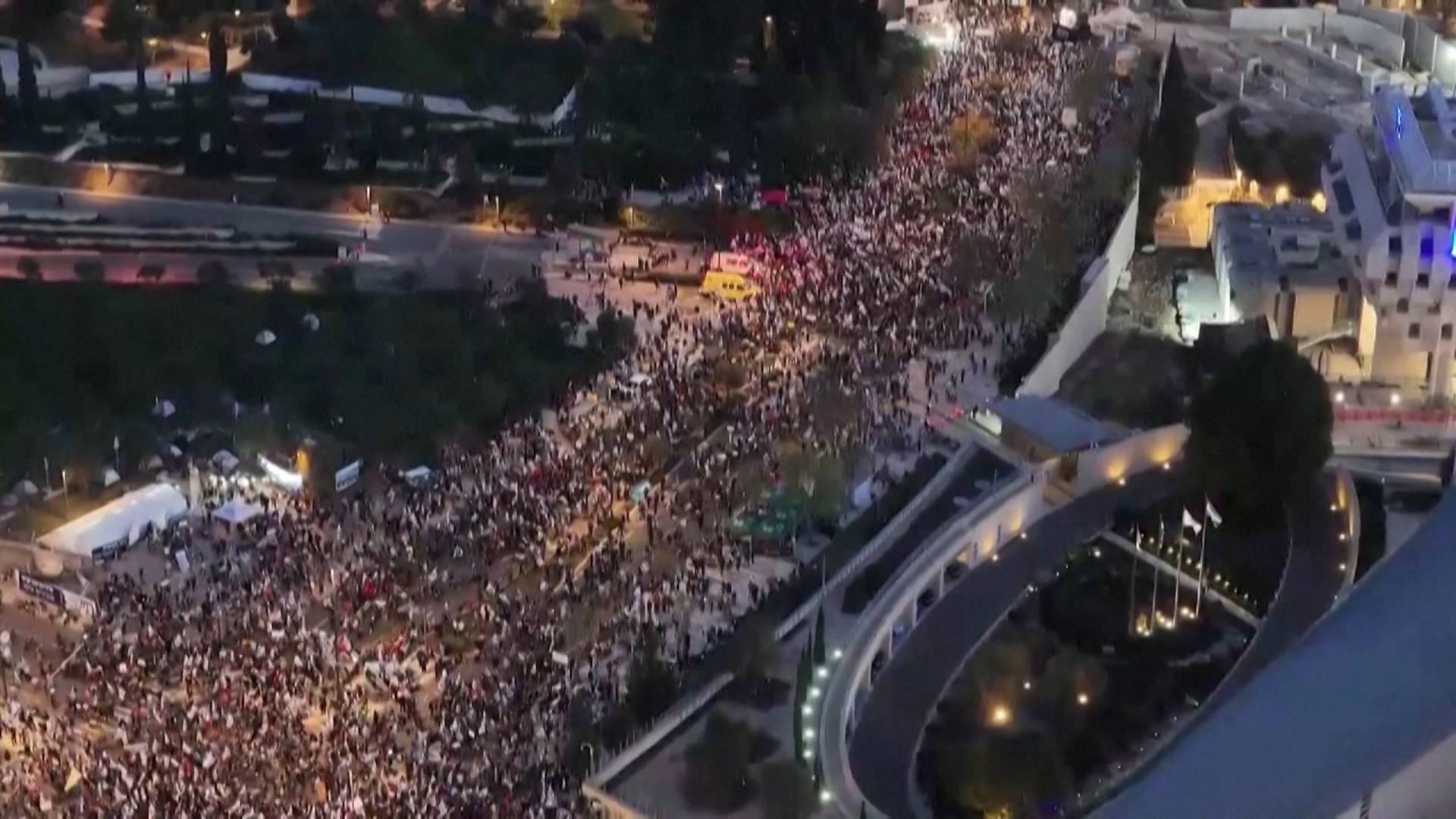 "Israeli Mass Protests Demand Ceasefire and Netanyahu's Ouster"