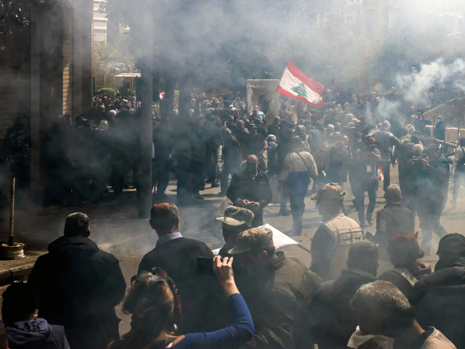 Lebanese Protesters Clash with Security Forces over Economic Crisis