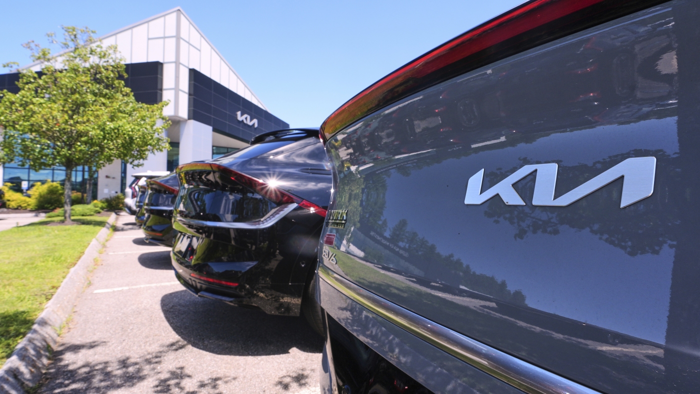 Featured image for US EV Market Faces Changes as Tax Credits End and Tariffs Loom