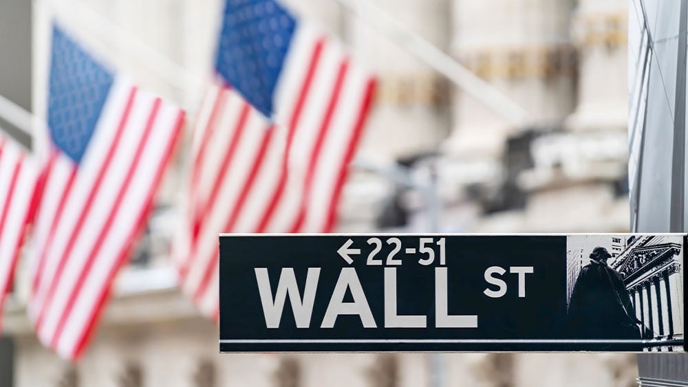 Featured image for Wall Street Gains as Markets Anticipate Fed Decision and Earnings Reports