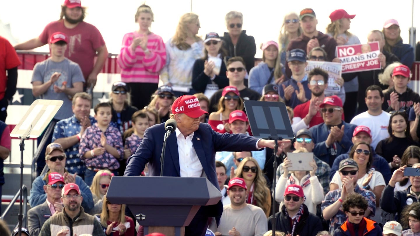 "Trump's Controversial Remarks on Undocumented Immigrants and Migrants"