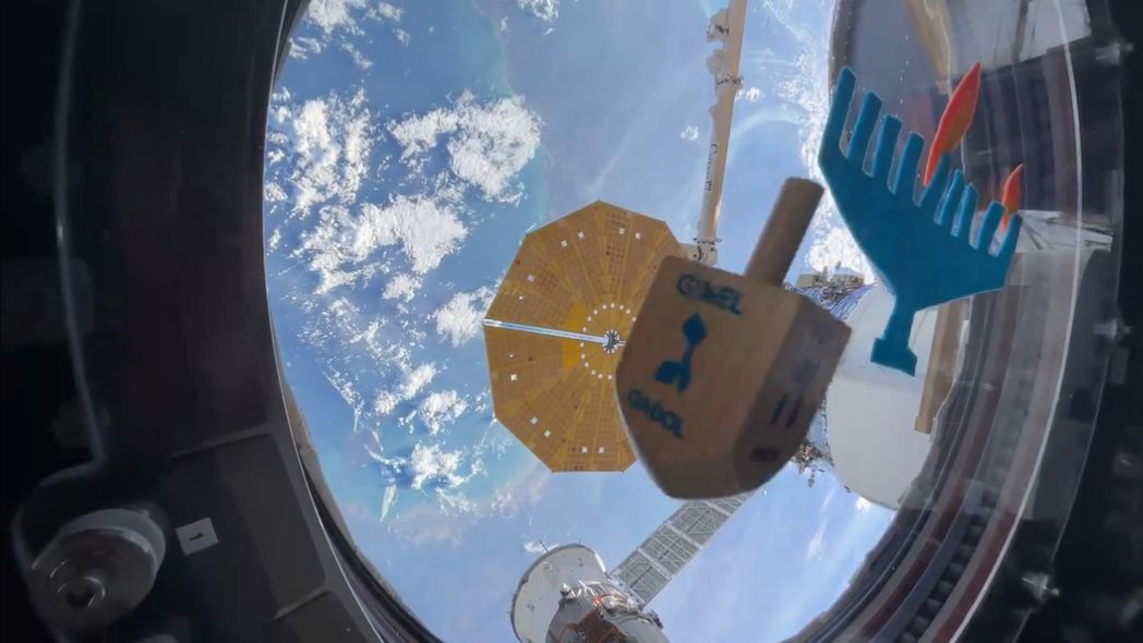 Zero-gravity Hanukkah: Astronaut's Spinning Dreidel Defies Gravity in Space