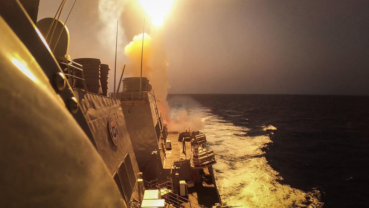 "U.S. Intercepts Houthi Missile Targeting Red Sea Destroyer in Yemen Airstrikes"