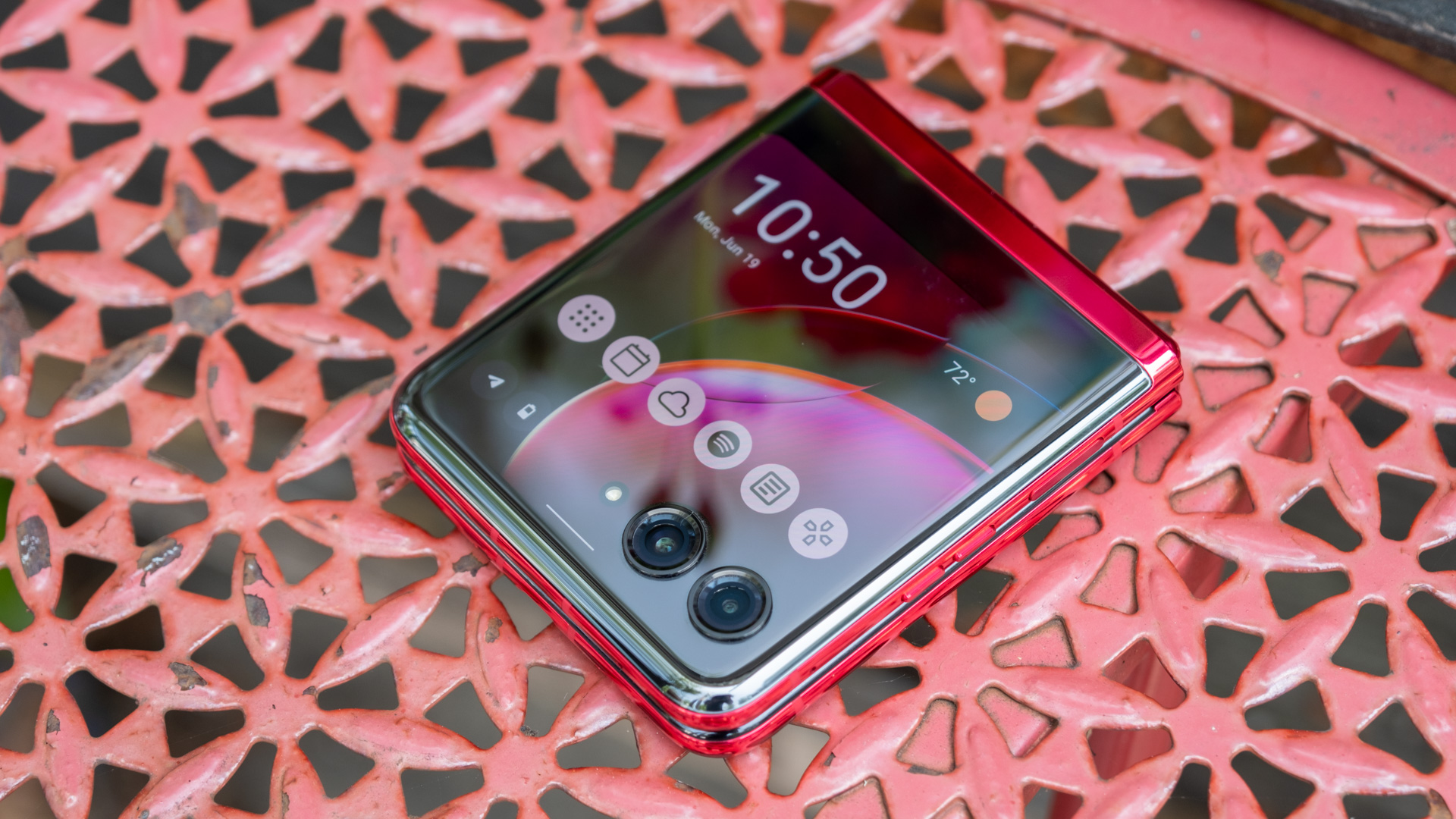 Featured image for Motorola Razr 40 Ultra's Durability Test Yields Surprising Results