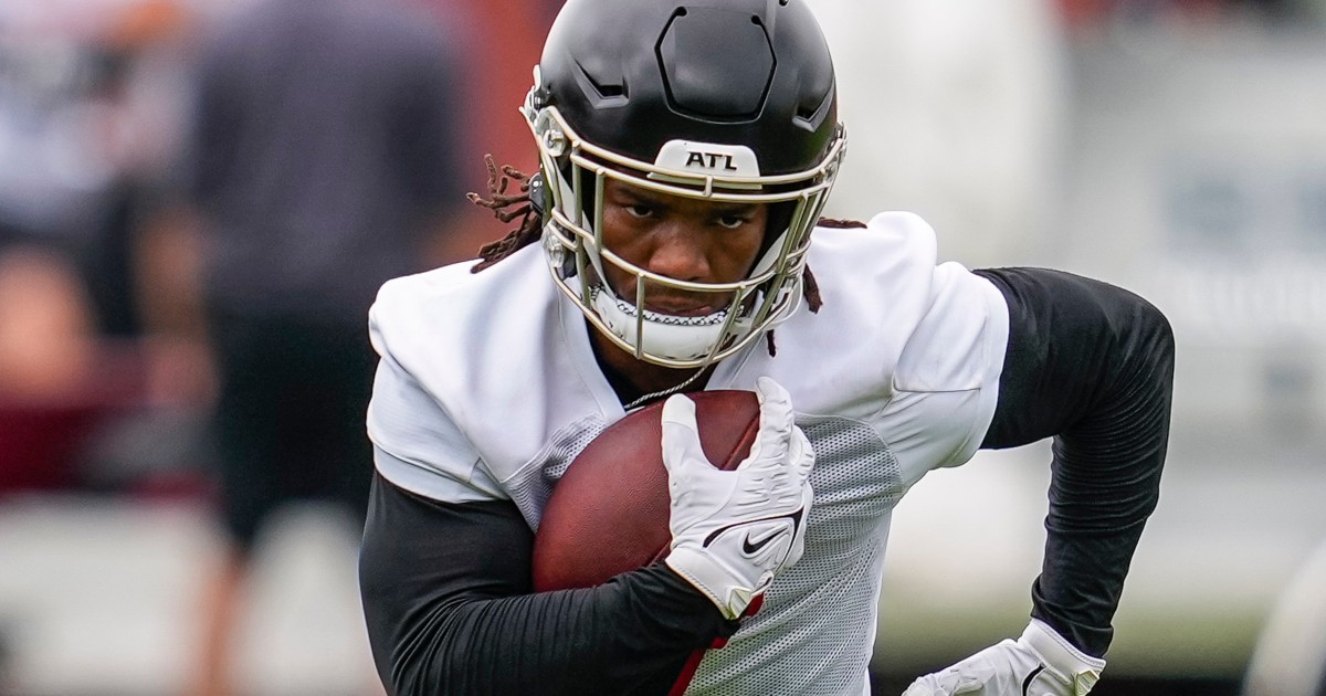 Featured image for "Bijan Robinson's Jaw-Dropping Performance Steals the Show at Falcons Training Camp"
