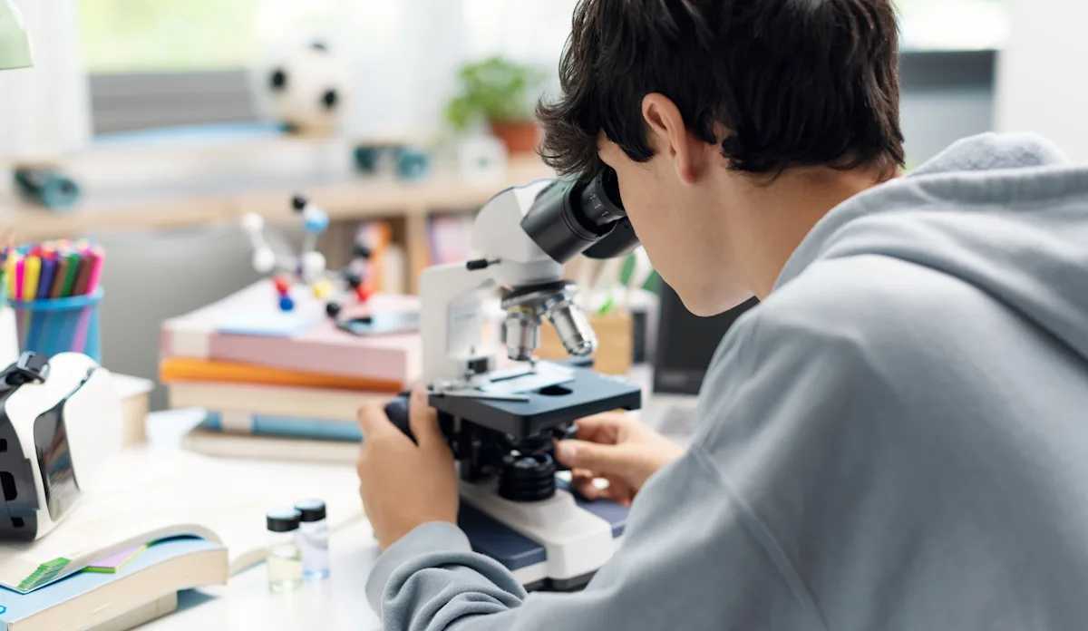 Featured image for Teen Scientist Achieves Breakthrough to Reduce Costs of Lifesaving Drugs