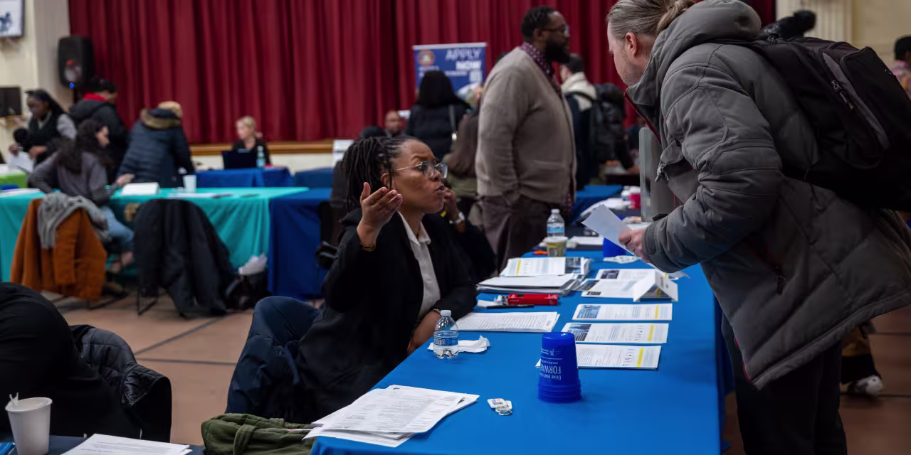 Featured image for US Jobless Claims Drop to 214,000, Signaling Strong Labor Market