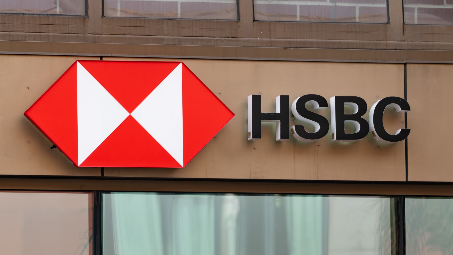Featured image for HSBC's Q3 Post-Tax Profit Soars by 235% YoY
