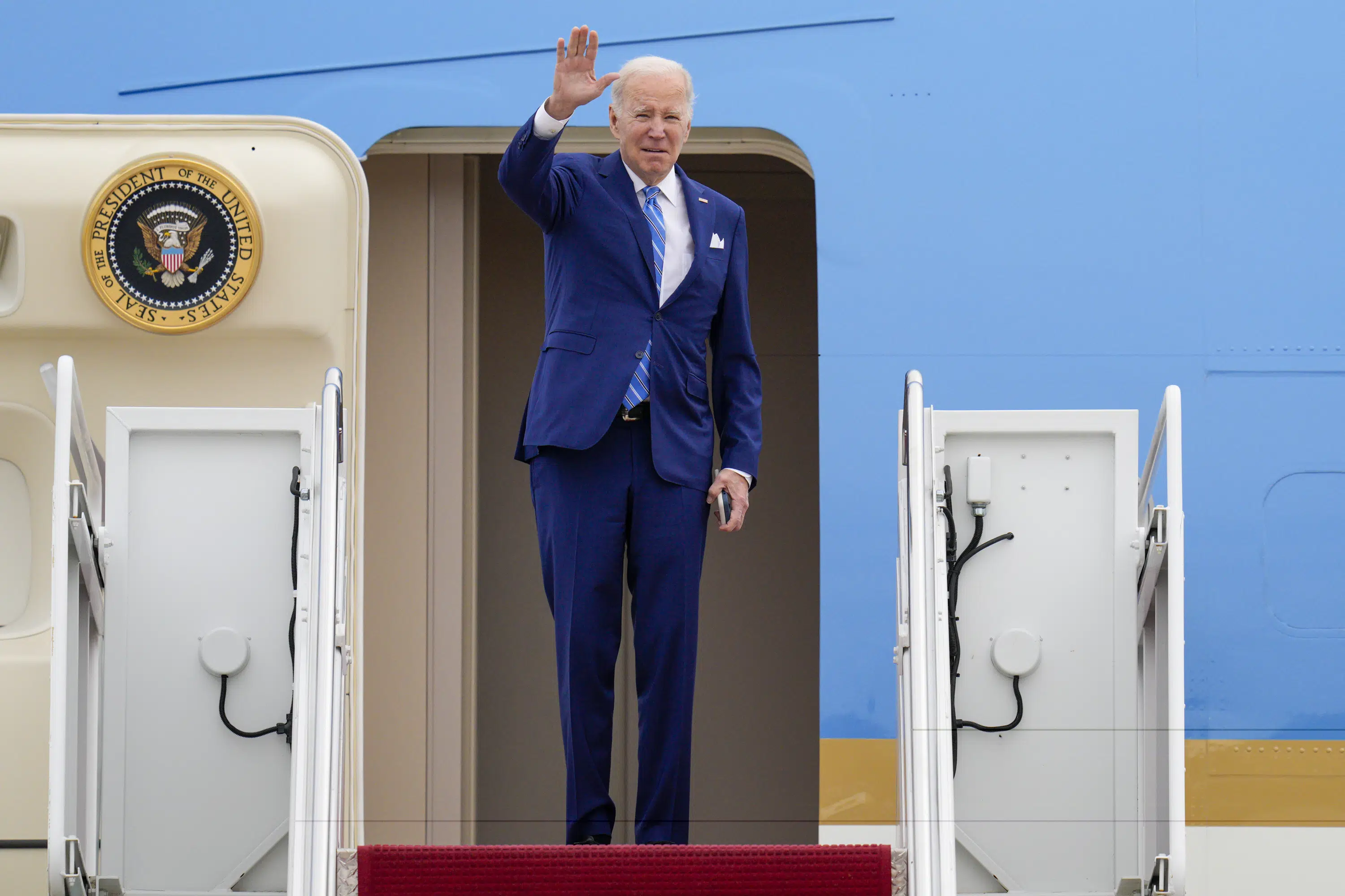 "Who Foots the Bill for Biden's Campaign Flights on Air Force One?"
