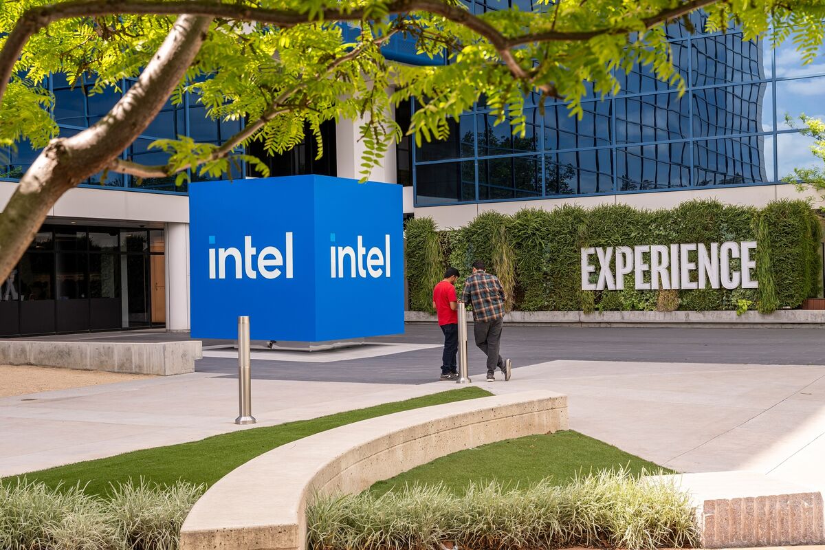 Featured image for US Considers Equity Stakes in Intel for Federal Funding