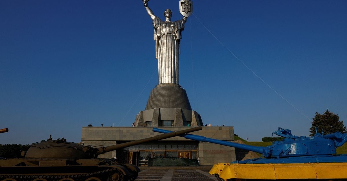 Featured image for Ukraine's Motherland Monument in Kyiv undergoes removal of Soviet symbols