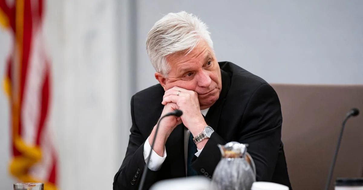 Fed officials signal upcoming interest rate cuts