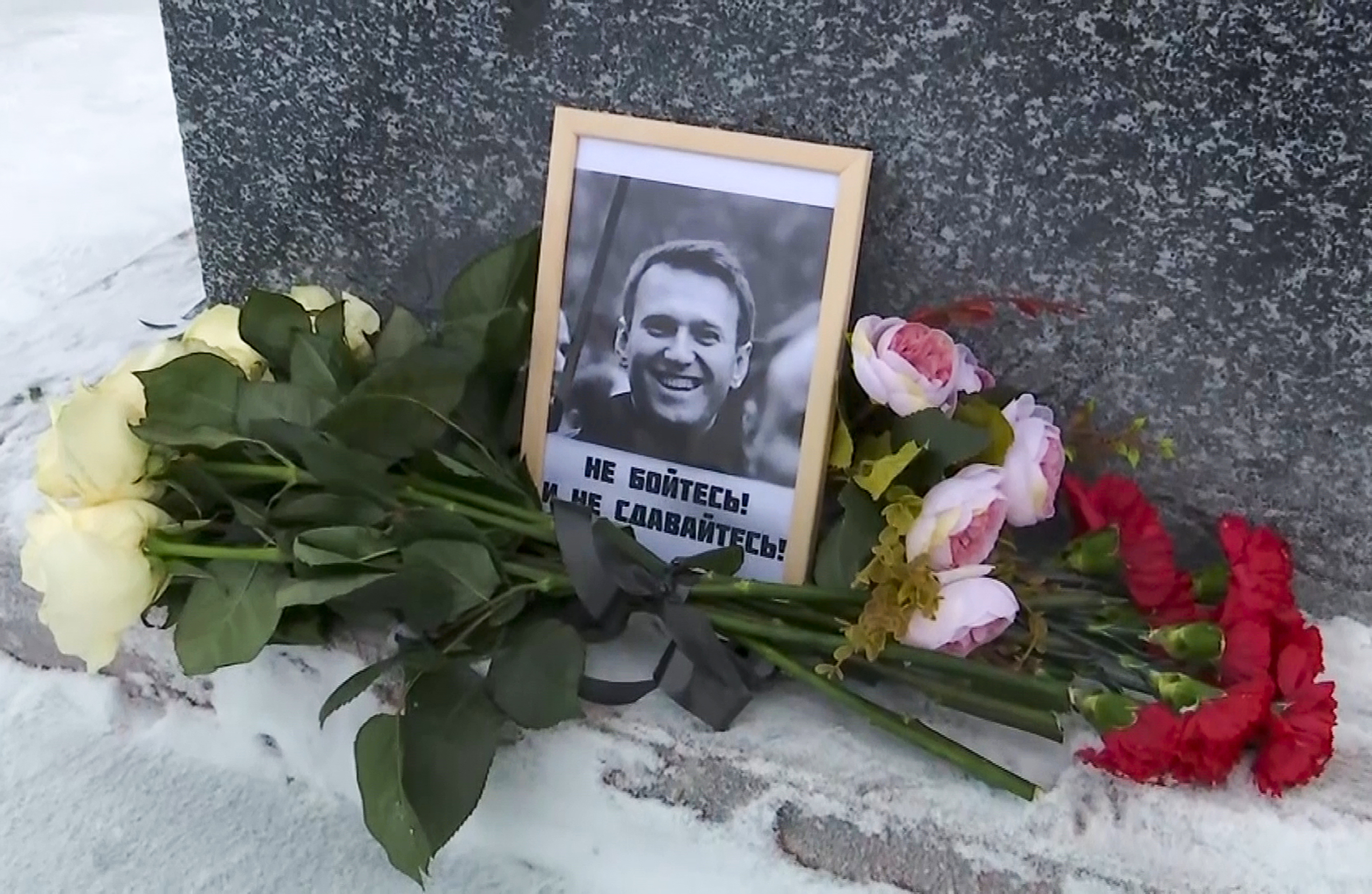 "Controversy Surrounding Navalny's Alleged Involvement in Prisoner Swap Deal with Russia"
