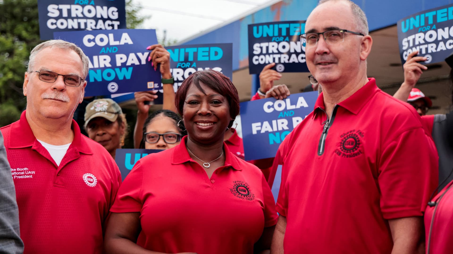 UAW Strike Spreads to Stellantis Plants, Causing Layoffs and Disruption