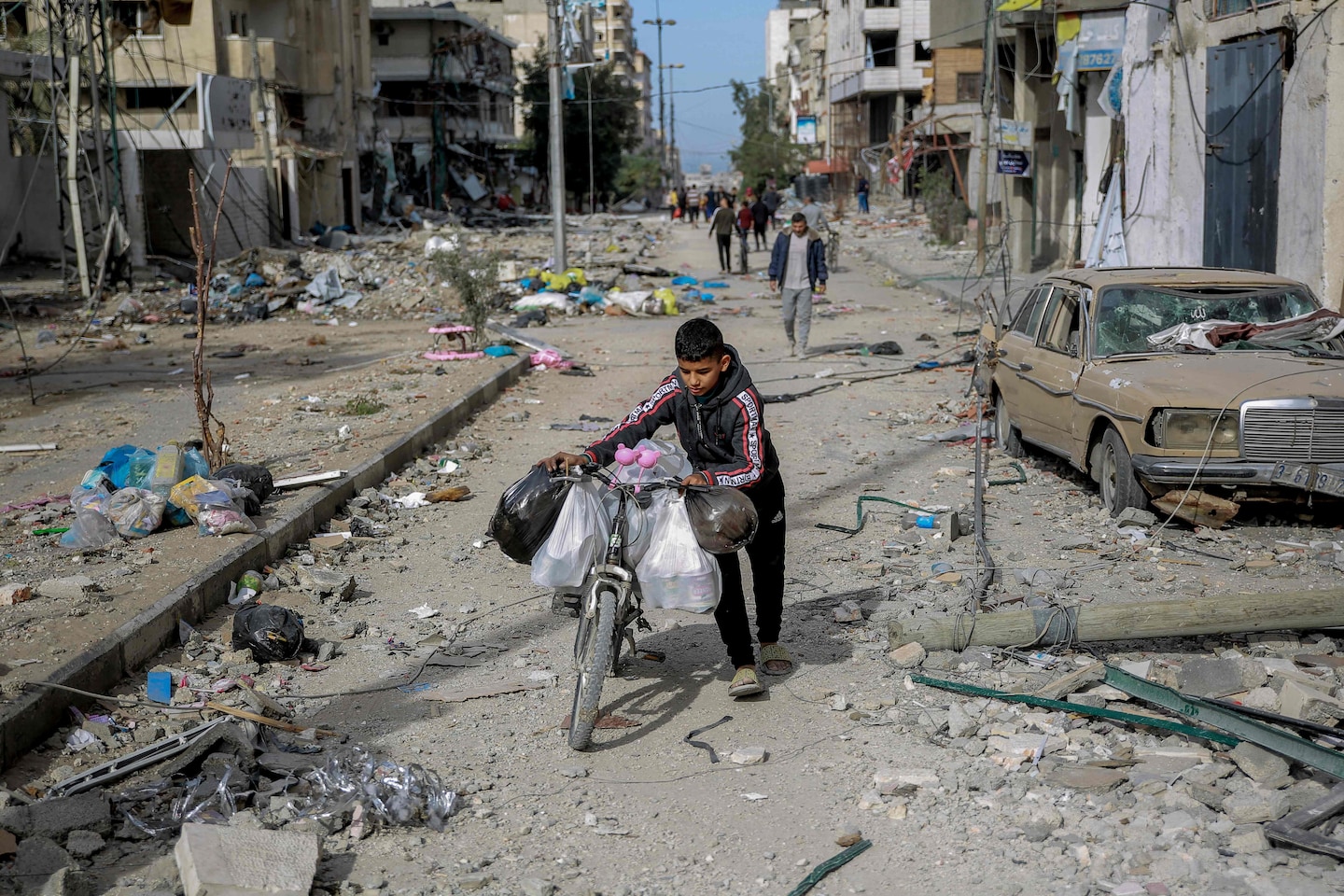 Featured image for Gaza's Displaced Face Perils Amidst Temporary Cease-fire