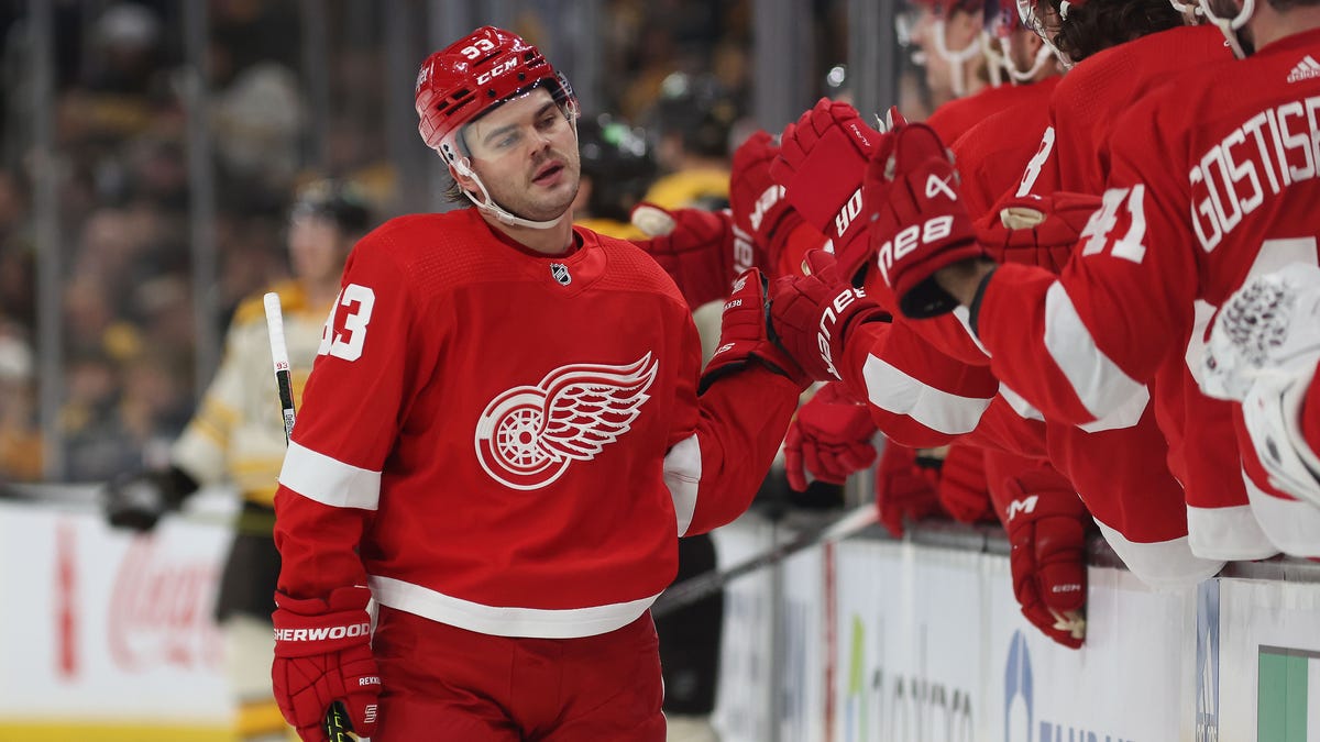 Featured image for Red Wings Dominate Bruins with 5-2 Victory