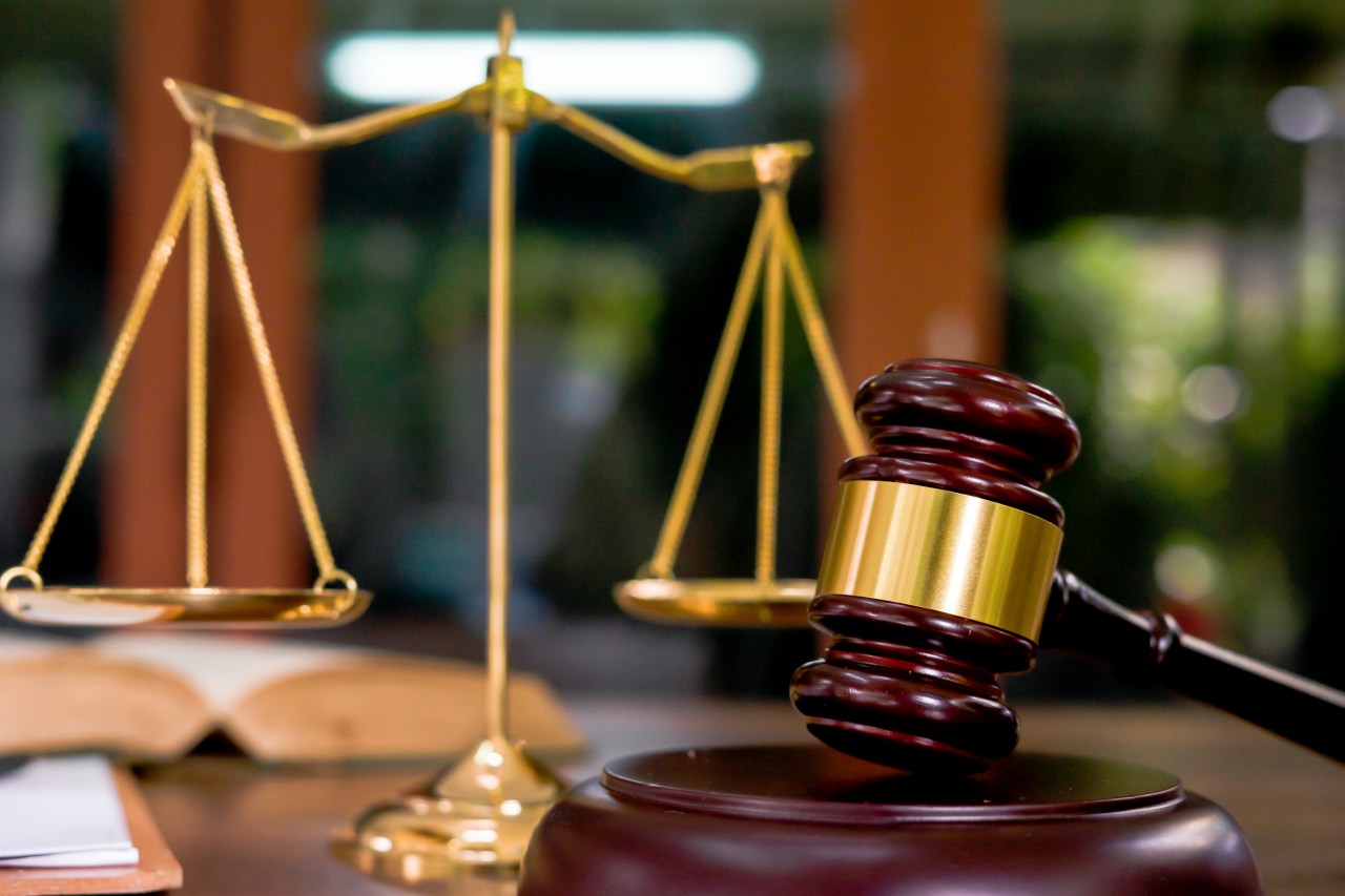 Ex-Attorney and Fed Plead Guilty to Financial Fraud Schemes