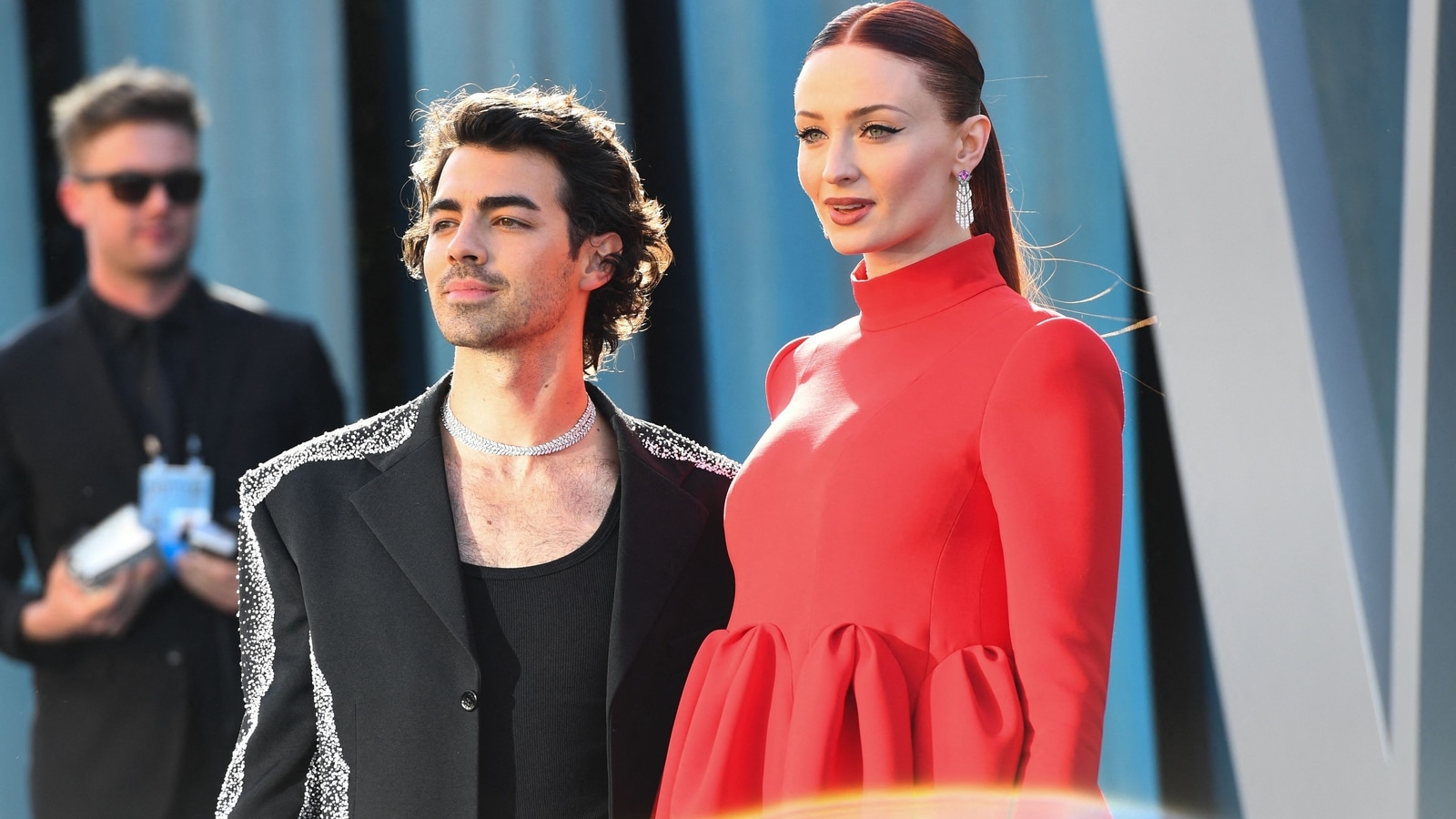"Joe Jonas and Sophie Turner: Navigating Custody Battles and Divorce Drama"