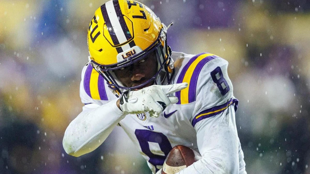 "2024 NFL Mock Draft: Patriots' Quarterback Strategy Unveiled in Round 1 Projections"