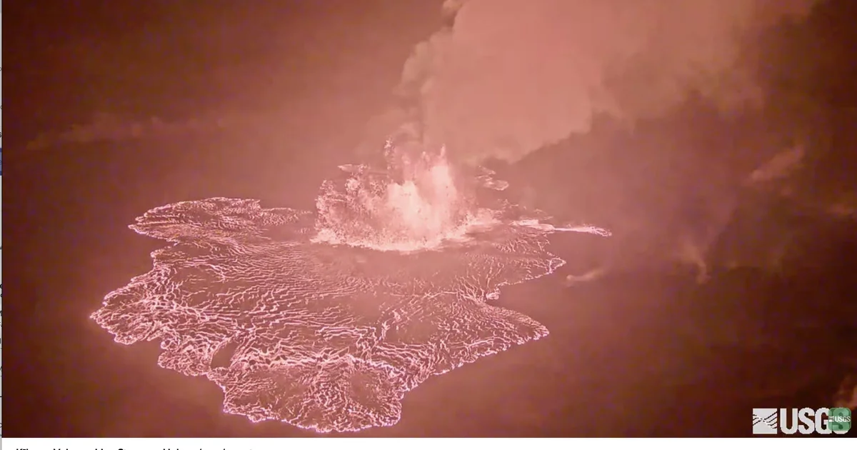 Kilauea Volcano Erupts on Hawaii's Big Island, Putting on Spectacular Show