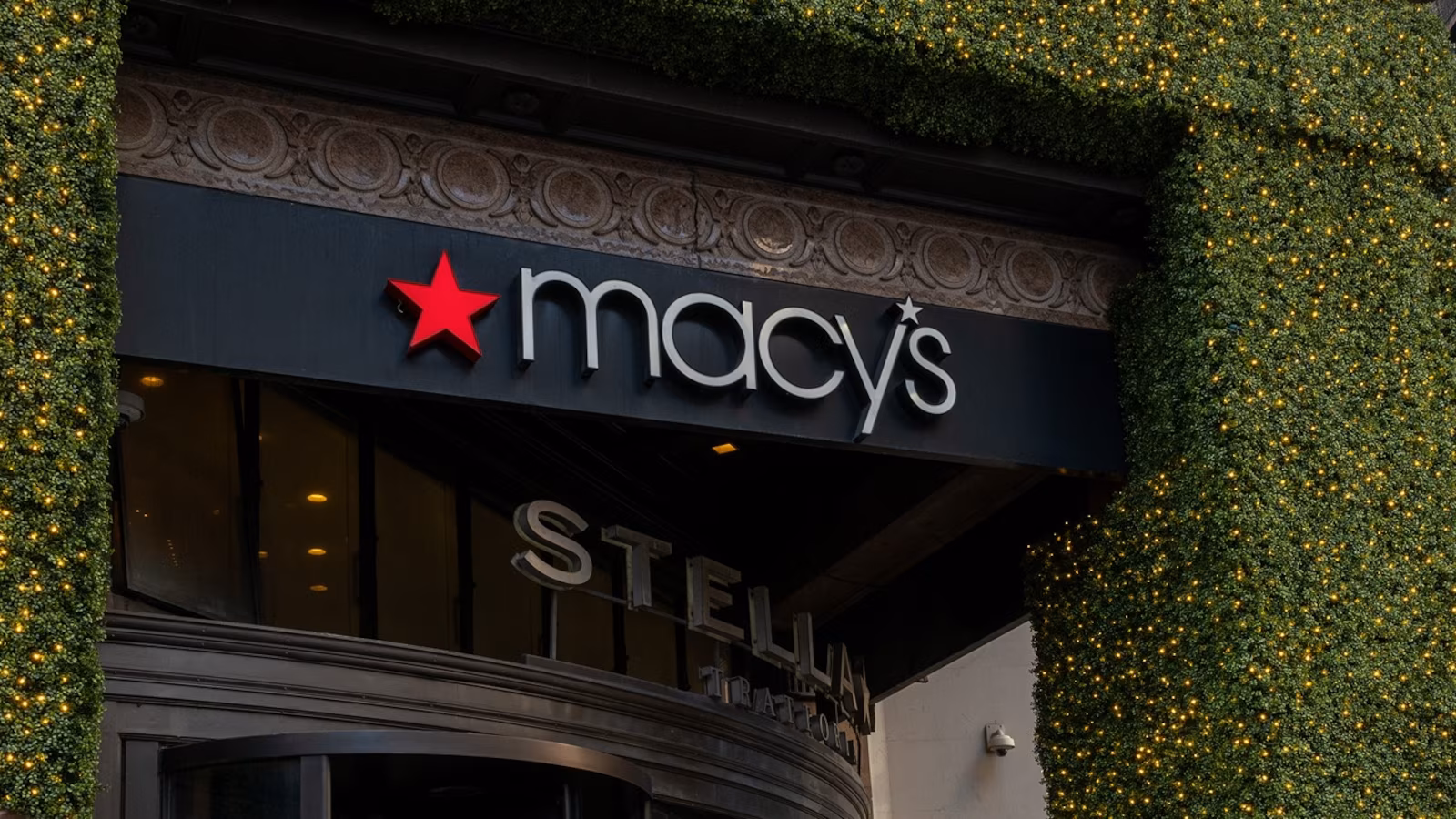 Featured image for Macy's Faces Scrutiny Over $132 Million Accounting Scandal