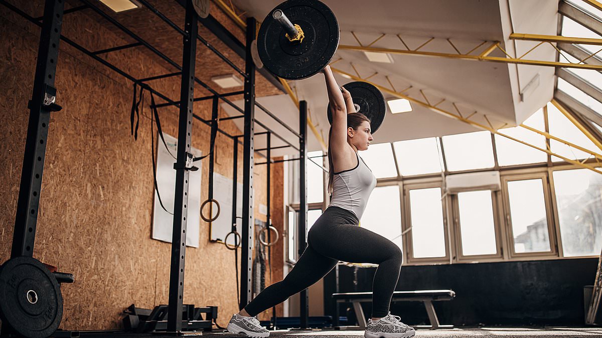 "Surprising Timeline: How Quickly Weightlifting Yields Results, According to Fitness Experts"