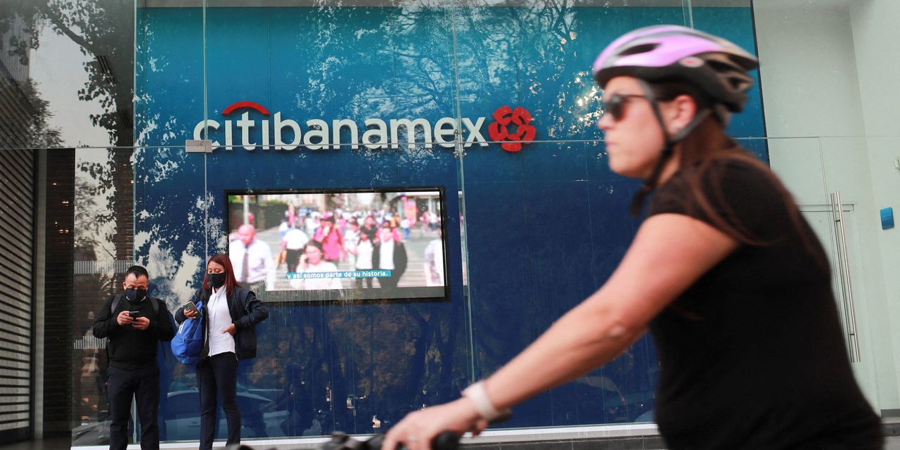 Featured image for Citigroup shifts focus to IPO for Banamex after failed sale talks.