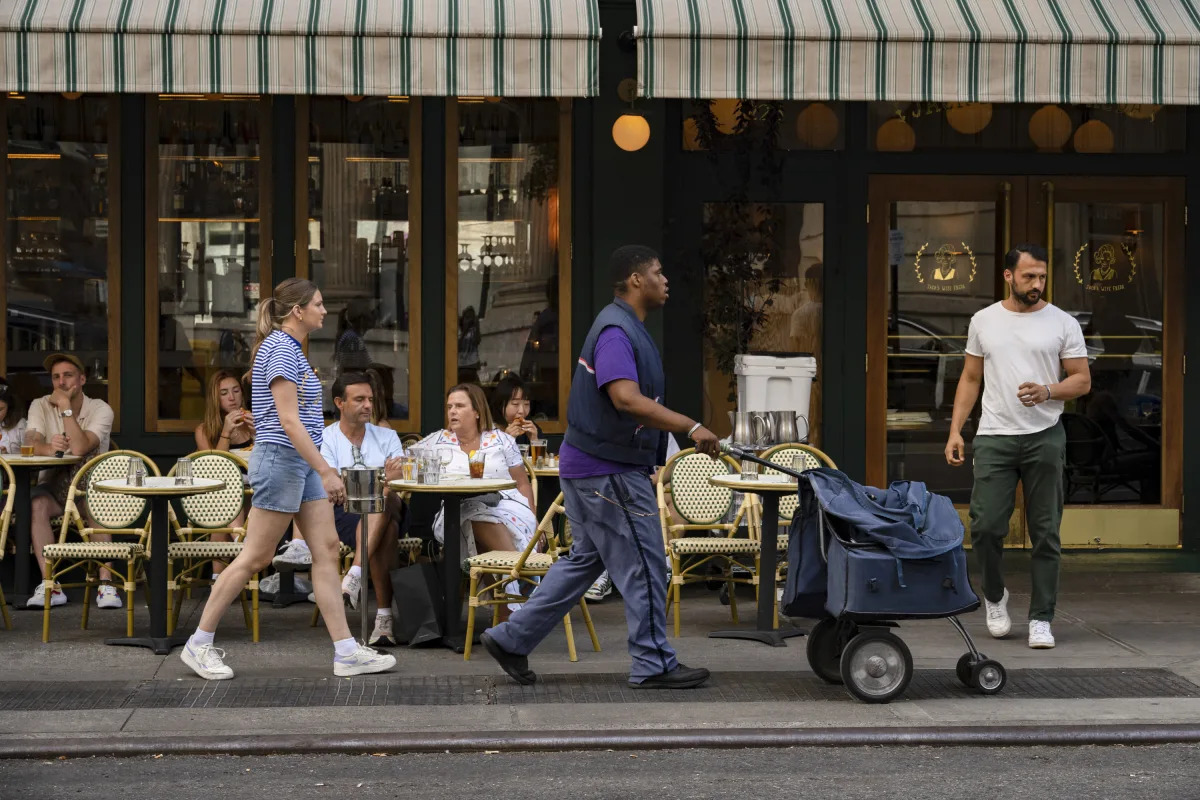 Featured image for "Potential Pitfalls: The U.S. Economy's Recession Dodge"