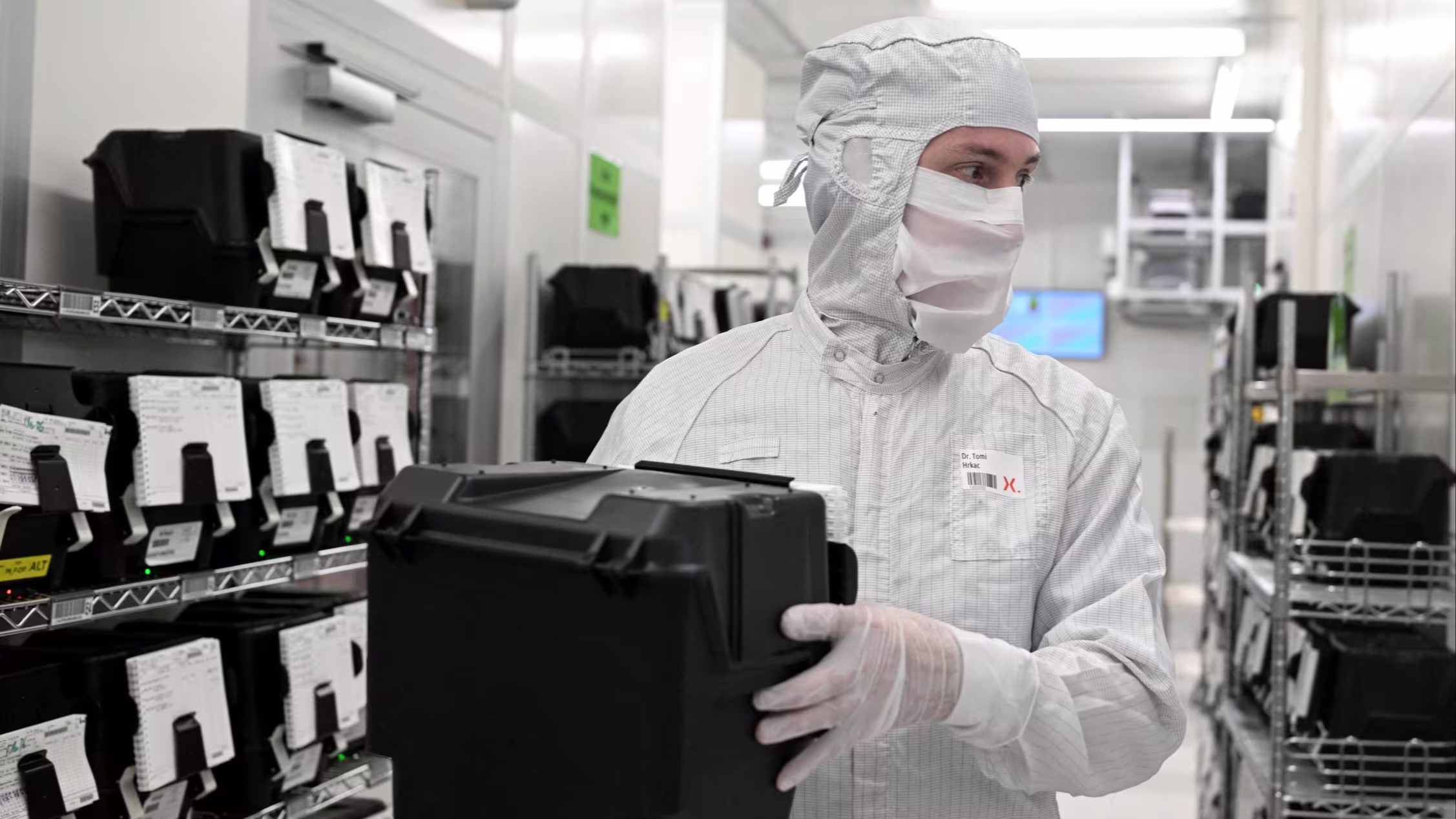 Featured image for Dutch Government Seizes Chinese-Owned Chipmaker Amid US Pressure